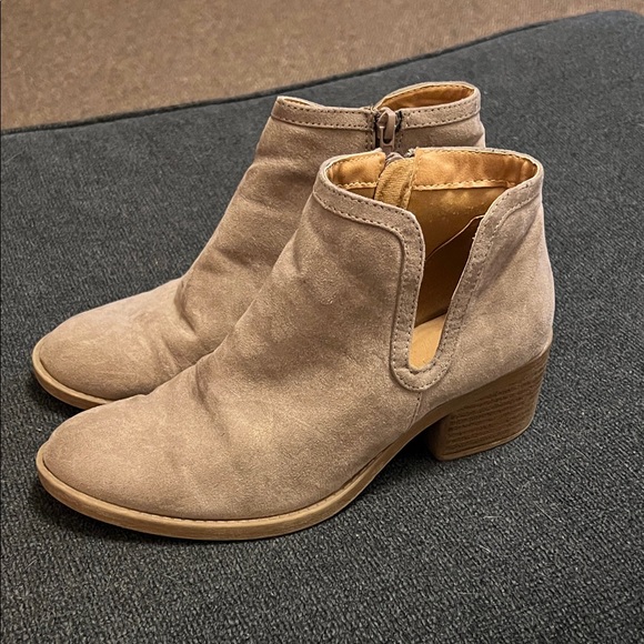 Qupid Shoes - Qupid Taupe Suede Ankle Booties with Stacked Heel